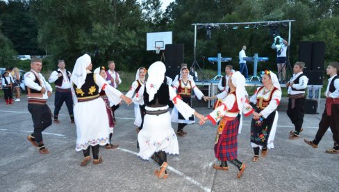 SUTRA NARODNI SABOR U IZVORU: Paraćinsko selo slavi Svetu Petku