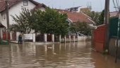 BEOGRAD POSLE KIŠE OSTAO POD VODOM: U pojedinim ulicama saobraćaj otežan, najkritičnije u ovom delu (VIDEO)