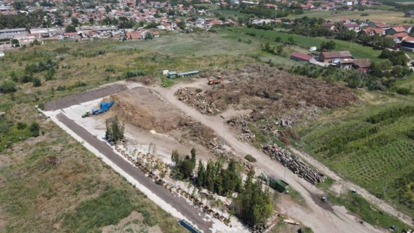 ПОСЛЕ ОРКАНСКЕ ОЛУЈЕ ПРИКУПЉЕНЕ ХИЉАДЕ ТОНА ПОЛОМЉЕНОГ ДРВЕЋА И ГРАЊА: Новосадско „Зеленило“ најавило велику акцију садње дрвећа ПОСЛЕ ОРКАНСКЕ ОЛУЈЕ ПРИКУПЉЕНЕ ХИЉАДЕ ТОНА ПОЛОМЉЕНОГ ДРВЕЋА И ГРАЊА: Новосадско „Зеленило“ најавило велику акцију садње дрвећа