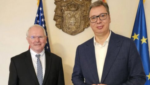 VUČIĆ O KRISTOFERU HILU: Nije na mojoj strani, ali pravi pametne poteze