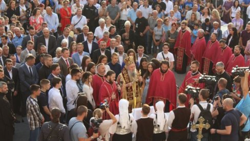 ЛЕЧИО И НЕИЗЛЕЧИВО: Бијељина прославила славу, Светог Пантелејмона ЛЕЧИО И НЕИЗЛЕЧИВО: Бијељина прославила славу, Светог Пантелејмона