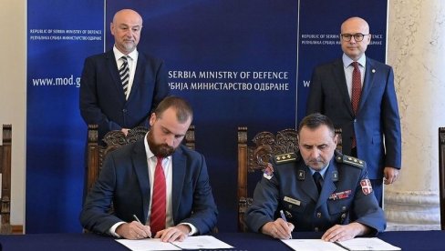 МИНИСТАР ВУЧЕВИЋ ОБЈАВИО СЈАЈНЕ ВЕСТИ: Неколико предузећа потписало уговор са Министарством одбране у вредности од 9,7 милијарди МИНИСТАР ВУЧЕВИЋ ОБЈАВИО СЈАЈНЕ ВЕСТИ: Неколико предузећа потписало уговор са Министарством одбране у вредности од 9,7 милијарди