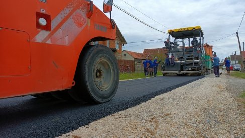 POSLE SKORO POLA VEKA: Kostadinovići dočekali dobar asfaltni put POSLE SKORO POLA VEKA: Kostadinovići dočekali dobar asfaltni put