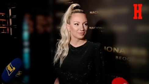 ДОШЛА САМ ДА РАДИМ, НЕ ДА ИДЕМ НА ПЛАЖУ: Ана Кокић проговорила о наступима у Црној Гори, па открила шта све пазари код Кинеза ДОШЛА САМ ДА РАДИМ, НЕ ДА ИДЕМ НА ПЛАЖУ: Ана Кокић проговорила о наступима у Црној Гори, па открила шта све пазари код Кинеза