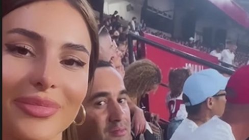 SVI SE OKRETALI ZA NJOM: Anastasija Ražnatović se spremila i došla da bodri Nemanju Gudelja na utakmici SVI SE OKRETALI ZA NJOM: Anastasija Ražnatović se spremila i došla da bodri Nemanju Gudelja na utakmici