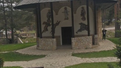 САМО МУ ЈЕ ГЛАВА ПАЛА НА ВОЛАН: Немачки држављанин преминуо на Дивчибарама САМО МУ ЈЕ ГЛАВА ПАЛА НА ВОЛАН: Немачки држављанин преминуо на Дивчибарама