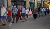 КОРЗО И ДИСКО ПОНОВО У КИКИНДИ: У суботу увече поново шетали и ђускали на Старом језеру КОРЗО И ДИСКО ПОНОВО У КИКИНДИ: У суботу увече поново шетали и ђускали на Старом језеру