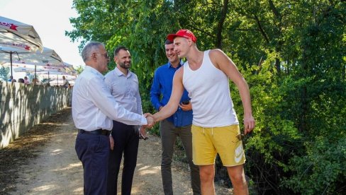 KAKAV SPEKTAKL U SOMBORU: Gordon i Jokić uživali kao nikada do sada (FOTO/VIDEO) KAKAV SPEKTAKL U SOMBORU: Gordon i Jokić uživali kao nikada do sada (FOTO/VIDEO)