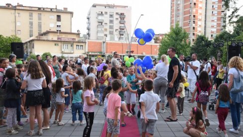 СВЕ МАЊЕ СТАНОВНИКА, НОВЕ БЕБЕ БУДЕ НАДУ: Између два пописа Трстеник има минус од 6.828 житеља, општина предузима мере за останак младих СВЕ МАЊЕ СТАНОВНИКА, НОВЕ БЕБЕ БУДЕ НАДУ: Између два пописа Трстеник има минус од 6.828 житеља, општина предузима мере за останак младих