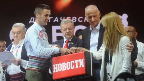 ИЗАБРАНИ ПОБЕДНИЦИ 62. ДРАГАЧЕВСКОГ САБОРА: Миленко Филиповић добитник Златне трубе, дара Вечерњих новости (ФОТО) ИЗАБРАНИ ПОБЕДНИЦИ 62. ДРАГАЧЕВСКОГ САБОРА: Миленко Филиповић добитник Златне трубе, дара Вечерњих новости (ФОТО)