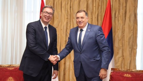 ZA VEČNOST ROĐENA! Vučićeva snažna čestitka Dodiku povodom Dana Republike Srpske - Nepokolebljiva i nepobediva!