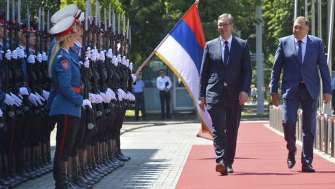 РЕЂАЈУ СЕ СРАМНЕ ИЗЈАВЕ: После опозиције, огласила се и Слободна Босна - Бесни на Вучића јер је подржао РС, па му ударили и на сина (ФОТО)