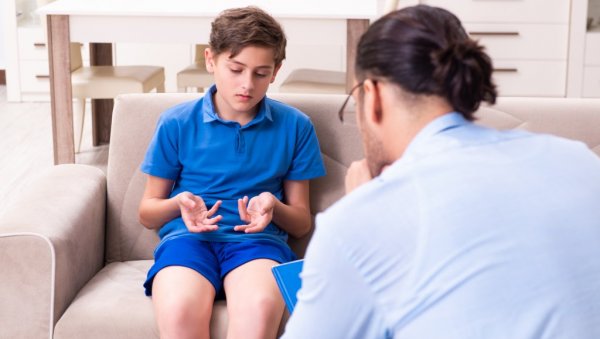 ЈЕДАН ПСИХОЛОГ НА 500 УЧЕНИКА: У школама нема довољно стручних сарадника, па и тако  малобројни често раде туђе послове ЈЕДАН ПСИХОЛОГ НА 500 УЧЕНИКА: У школама нема довољно стручних сарадника, па и тако  малобројни често раде туђе послове