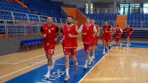 МУТА НИКОЛИЋ ОКУПИО ИГРАЧЕ: КК Вршац почео припреме за наредну сезону МУТА НИКОЛИЋ ОКУПИО ИГРАЧЕ: КК Вршац почео припреме за наредну сезону