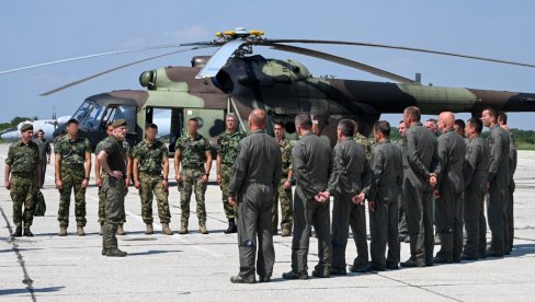 ПОМАГАЛИ СЛОВЕНЦИМА ТОКОМ ПОПЛАВА: Део наших војника се вратио у Србију хеликоптерима ПОМАГАЛИ СЛОВЕНЦИМА ТОКОМ ПОПЛАВА: Део наших војника се вратио у Србију хеликоптерима
