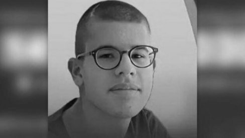 DRAGI NAŠ LAKI, SADA SI MEĐU ANĐELIMA: Preminuo Lazar (14) koji se borio sa opakom bolešću, tužnu vest objavila učiteljica (FOTO) DRAGI NAŠ LAKI, SADA SI MEĐU ANĐELIMA: Preminuo Lazar (14) koji se borio sa opakom bolešću, tužnu vest objavila učiteljica (FOTO)