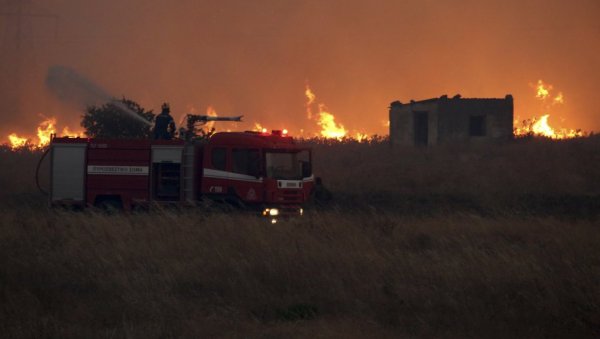 БУКТИ ПОЖАР У АЛЕКСАНДРОПОЛИСУ: У гашење се укључила и војска (ФОТО)