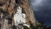 НОЋИМА САМ САЊАО СВЕЦА Како је амерички сенатор оздравио над моштима Светог Василија на Острогу