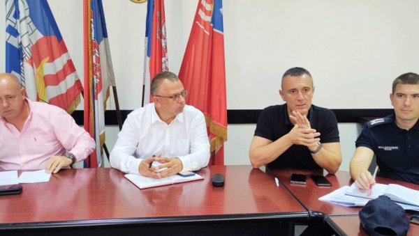 РАДИОНИЦЕ СА ЂАКЕ: Састанак директора школа и престваника МУП у опшини Нови Београд РАДИОНИЦЕ СА ЂАКЕ: Састанак директора школа и престваника МУП у опшини Нови Београд