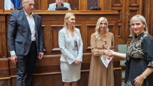 PRIHVAĆENA ČETIRI PROJEKTA: Kraljevčanima od oportuniteta dodeljeno oko 13 miliona dinara PRIHVAĆENA ČETIRI PROJEKTA: Kraljevčanima od oportuniteta dodeljeno oko 13 miliona dinara