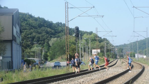 ПОЧИЊУ ПРИПРЕМЕ ЗА ИЗГРАДЊУ НАДВОЖЊАКА Вишедеценијски проблем опасног прилаза спортском центру Раковица ускоро ће бити решен