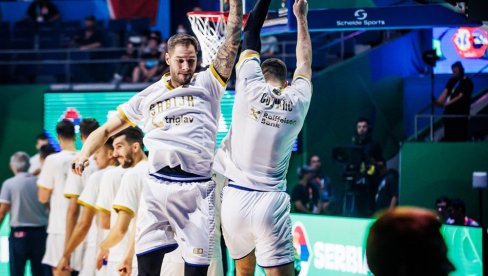 CELA KINA TRAŽILA LOPTU: Stefan Jović izveo trik na startu Mundobasket 2023 da podseti svet na ekipu iz zemlje košarke (VIDEO) CELA KINA TRAŽILA LOPTU: Stefan Jović izveo trik na startu Mundobasket 2023 da podseti svet na ekipu iz zemlje košarke (VIDEO)