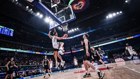 AMERIKANCI SE MUČILI, PA POKAZALI ZUBE: Novozelandska Haka uplašila Amere, ali... AMERIKANCI SE MUČILI, PA POKAZALI ZUBE: Novozelandska Haka uplašila Amere, ali...