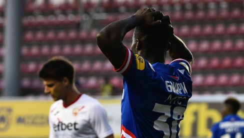 ZVEZDA NOKAUTIRANA, VOŽDOVAC JE ČUDO! Šampionu presudila njegova deca, ni igrač više i penal nisu pomogli crveno-belima ZVEZDA NOKAUTIRANA, VOŽDOVAC JE ČUDO! Šampionu presudila njegova deca, ni igrač više i penal nisu pomogli crveno-belima