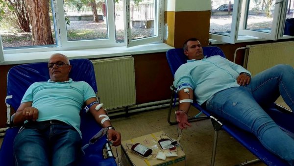 ХУМАНОСТ НИЈЕ ЗАТАЈИЛА: Акција добровољног давалаштва крви у врњачком селу Грачац ХУМАНОСТ НИЈЕ ЗАТАЈИЛА: Акција добровољног давалаштва крви у врњачком селу Грачац