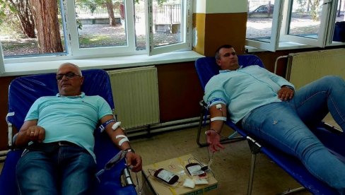 HUMANOST NIJE ZATAJILA: Akcija dobrovoljnog davalaštva krvi u vrnjačkom selu Gračac HUMANOST NIJE ZATAJILA: Akcija dobrovoljnog davalaštva krvi u vrnjačkom selu Gračac