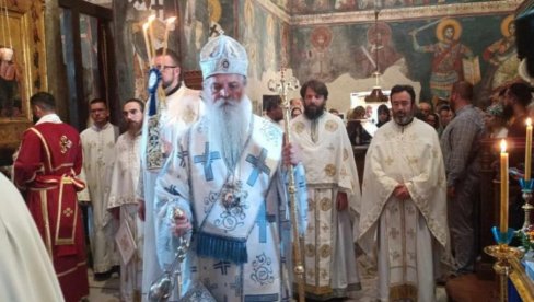 MOLIMO SE BOGORODICI DA NAS ČUVA OD SVAKOG ZLA: Slavskom liturgijom u manastiru Gračanica obeležena hramovna slava MOLIMO SE BOGORODICI DA NAS ČUVA OD SVAKOG ZLA: Slavskom liturgijom u manastiru Gračanica obeležena hramovna slava