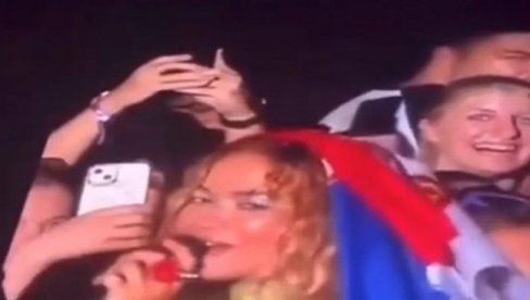 ISPLIVAO NOVI SNIMAK: Pogledajte trenutak kada se Rita Ora ogrnula srpskom zastavom - sada se pravda (VIDEO) ISPLIVAO NOVI SNIMAK: Pogledajte trenutak kada se Rita Ora ogrnula srpskom zastavom - sada se pravda (VIDEO)