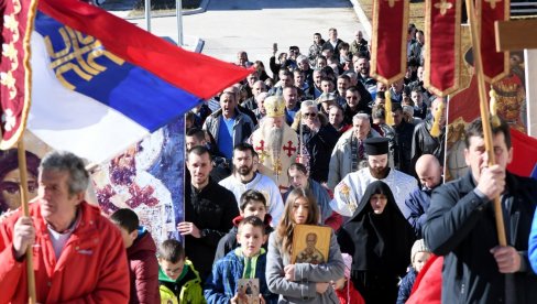 SRBI USTAJU I PROTIV SPAJIĆA: U Crnoj Gori vri zbog odluke mandatara da iz vlade eliminiše listu Mandića i Kneževića SRBI USTAJU I PROTIV SPAJIĆA: U Crnoj Gori vri zbog odluke mandatara da iz vlade eliminiše listu Mandića i Kneževića