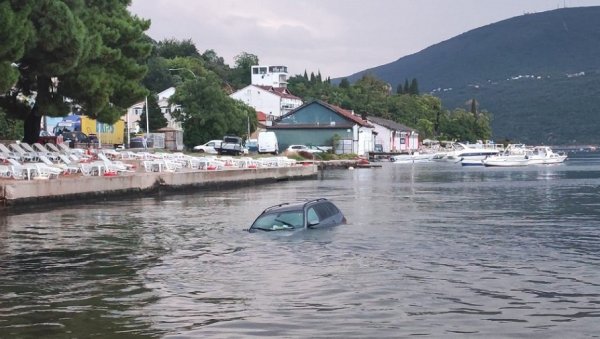 ПРИРОДА ЈЕ ЈАЧА: Бујица одвукла аутомобил у море ПРИРОДА ЈЕ ЈАЧА: Бујица одвукла аутомобил у море
