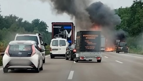 HAOS U NEMAČKOJ: Sudarilo se pet kamiona, došlo do eksplozije, ima mrtvih (VIDEO) HAOS U NEMAČKOJ: Sudarilo se pet kamiona, došlo do eksplozije, ima mrtvih (VIDEO)