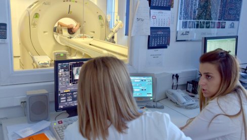 NAJTEŽE SE STIŽE DO ENDOKRINOLOGA, A MAGNET SE ČEKA I PO ŠEST MESECI: Kakvi su efekti novog režima zakazivanja pregleda NAJTEŽE SE STIŽE DO ENDOKRINOLOGA, A MAGNET SE ČEKA I PO ŠEST MESECI: Kakvi su efekti novog režima zakazivanja pregleda