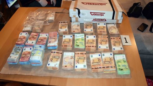 KOKAIN, POLA MILIONA EVRA, SKUPOCENI AUTOMOBILI: Evo šta je zaplenjeno u velikoj međunarodnoj akciji policije (FOTO) KOKAIN, POLA MILIONA EVRA, SKUPOCENI AUTOMOBILI: Evo šta je zaplenjeno u velikoj međunarodnoj akciji policije (FOTO)