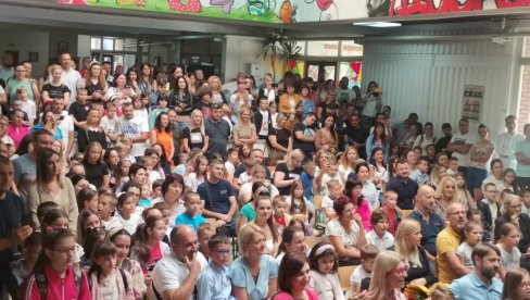 У ЦЕНТРУ КЛУПЕ  ПРАЗНЕ, У ВИНЧИ  И МИРИЈЕВУ - ВРИ: Драстичен разлике у броју уписаних ђака у различитим деловима престонице