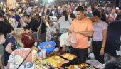 KUPUJ DANJU , KUPUJ NOĆU: U Novom Sadu po 50. put priređena manifestacija Noćni bazar KUPUJ DANJU , KUPUJ NOĆU: U Novom Sadu po 50. put priređena manifestacija Noćni bazar