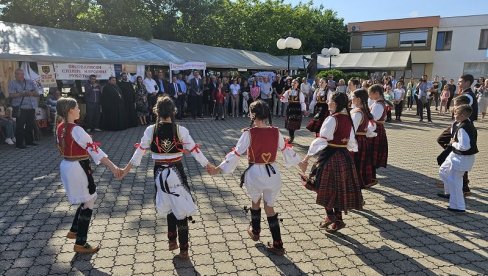 UGLJEVIK SLAVI ŠLJIVU: Velika sajamska manifestacija UGLJEVIK SLAVI ŠLJIVU: Velika sajamska manifestacija