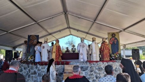 ОБЕЛЕЖЕН ПРАЗНИК СВЕТИХ НОВОМУЧЕНИКА ЈАСЕНОВАЧКИХ У МАНАСТИРУ У ЈАСЕНОВЦУ: Молитва за жртве усташа ОБЕЛЕЖЕН ПРАЗНИК СВЕТИХ НОВОМУЧЕНИКА ЈАСЕНОВАЧКИХ У МАНАСТИРУ У ЈАСЕНОВЦУ: Молитва за жртве усташа