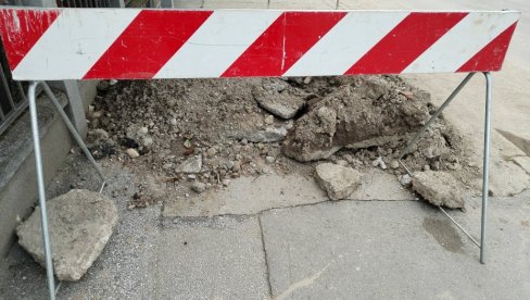 RADOVI NA VODOVODNOJ MREŽI U JAGODINI: prekid u vodosnabdevanju RADOVI NA VODOVODNOJ MREŽI U JAGODINI: prekid u vodosnabdevanju