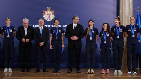 ODBOJKAŠKI SAVEZ SRBIJE SE ZAHVALIO PREDSEDNIKU VUČIĆU: Čelnici trofejne organizacije u pismu naglasili da odbojci nikad nije bilo bolje ODBOJKAŠKI SAVEZ SRBIJE SE ZAHVALIO PREDSEDNIKU VUČIĆU: Čelnici trofejne organizacije u pismu naglasili da odbojci nikad nije bilo bolje