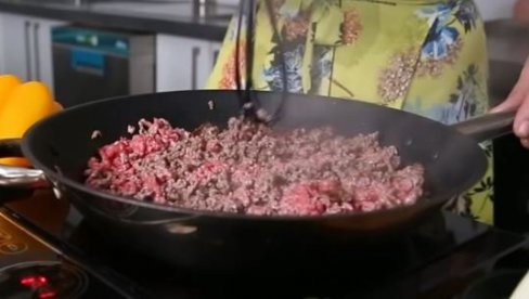 ЦЕЛОГ ЖИВОТА СМО МЛЕВЕНО МЕСО СПРЕМАЛИ НА ПОГРЕШАН НАЧИН: Куварица открила трикове који свако јело дижу на виши ниво ЦЕЛОГ ЖИВОТА СМО МЛЕВЕНО МЕСО СПРЕМАЛИ НА ПОГРЕШАН НАЧИН: Куварица открила трикове који свако јело дижу на виши ниво