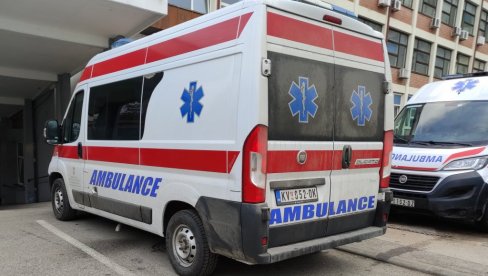 ПИЈАНИ ПАЦИЈЕНТ НАПРАВИО ХАОС У КРАЉЕВУ: Давио возача и рушио све пред собом у просторијама Хитне помоћи ПИЈАНИ ПАЦИЈЕНТ НАПРАВИО ХАОС У КРАЉЕВУ: Давио возача и рушио све пред собом у просторијама Хитне помоћи