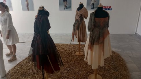 МОДНА ПОСТАВКА ТРАНСФОРМАЦИЈЕ У МУЗЕЈУ ПРИМЕЊЕНЕ УМЕТНОСТИ: Инспирација словенском традицијом МОДНА ПОСТАВКА ТРАНСФОРМАЦИЈЕ У МУЗЕЈУ ПРИМЕЊЕНЕ УМЕТНОСТИ: Инспирација словенском традицијом