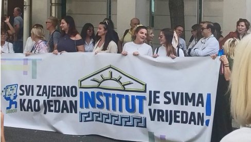 СА ПРОТЕСТА ЗА СПАС ИНСТИТУТА ИГАЛО: Девастиран бренд који је Црну Гору одавно увео у европску заједницу СА ПРОТЕСТА ЗА СПАС ИНСТИТУТА ИГАЛО: Девастиран бренд који је Црну Гору одавно увео у европску заједницу