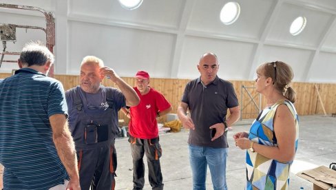 OPORAVILI ŠKOLE I VRTIĆE OD OLUJE: U Bačkoj Palanci se privode kraju radovi na sanaciji oštećenja posle nevremena OPORAVILI ŠKOLE I VRTIĆE OD OLUJE: U Bačkoj Palanci se privode kraju radovi na sanaciji oštećenja posle nevremena