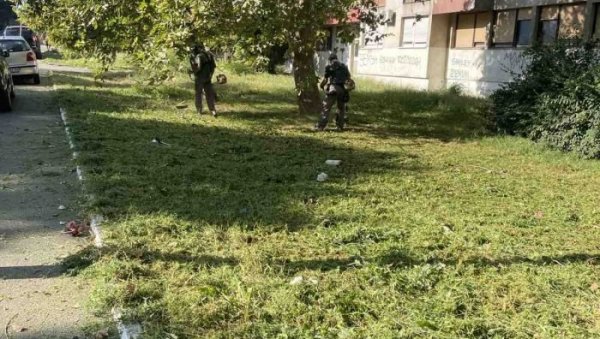 УРЕЂЕНО ОКО ДЕЧЈИХ ИГРАЛИШТА И АУТО - ПУТА Летња акција Еко паторла широм Земуна УРЕЂЕНО ОКО ДЕЧЈИХ ИГРАЛИШТА И АУТО - ПУТА Летња акција Еко паторла широм Земуна