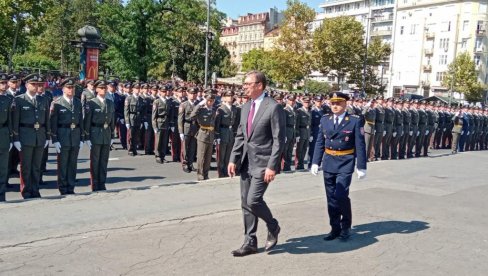 STIŽU NOVA ULAGANJA U VOJNU INDUSTRIJU: Predsednik Vučić najavio lepe vesti